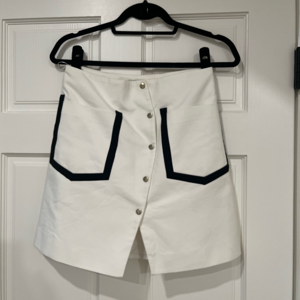 EUC Kenzo white skirt with black pocket outline sz34